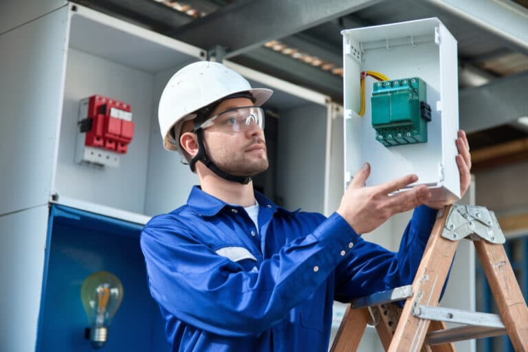 Les essentiels du bricolage en électricité : conseils pratiques et astuces pour réussir vos travaux