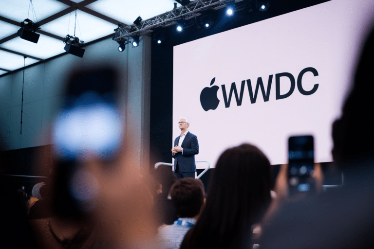 5 surprises, 1 démo en direct, Tim Cook ému, le clin d'œil à l'iPhone pliable surprend Apple fans